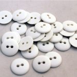 BG101234 Nylon Basic Button Matt 2 hole - 26L (17mm), White