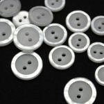 BG131000 Basic Button 2 hole - 22L (14mm), Canary