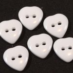 BG131354 Polyester Button Heart 2 hole - 24L (15mm), White