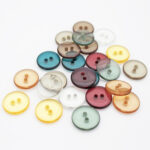 BG131478 Basic Button Clear 2 Hole - 26L (17mm), Olive (27)