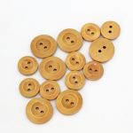 BG300911 Natural Wood 2 hole - 36L (23mm)